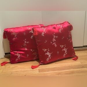 NWOT set of 2 fuchsia Asian-inspired decorative pillows